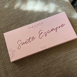 Suite Escape Eyeshadow Palette